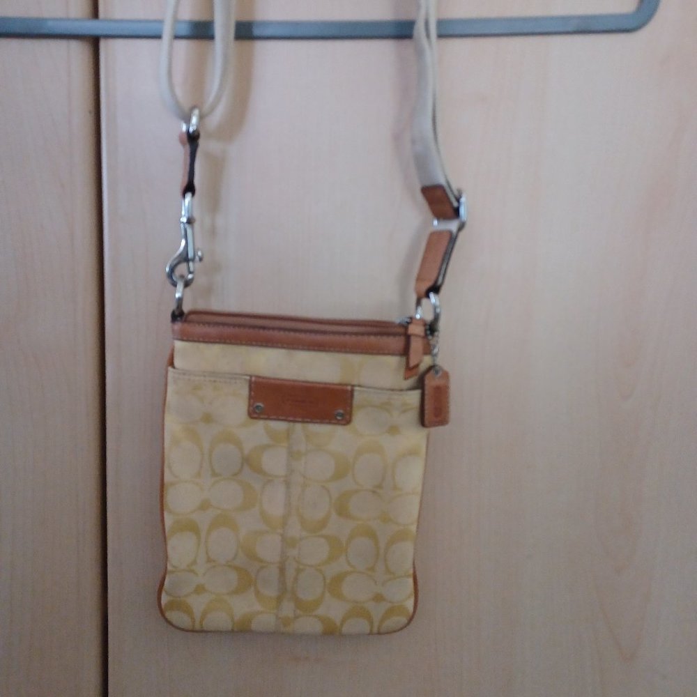 Coach, small, yellow